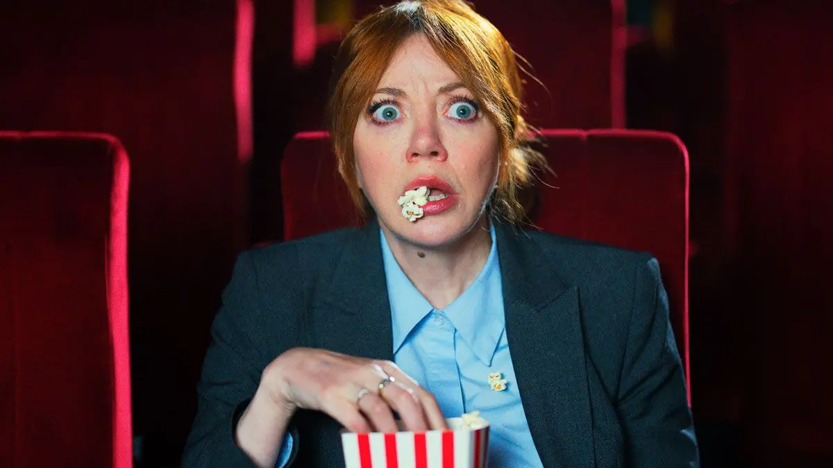 Cunk on Cinema: Cumberbatch și Bay, confuzi în trailerul Netflix