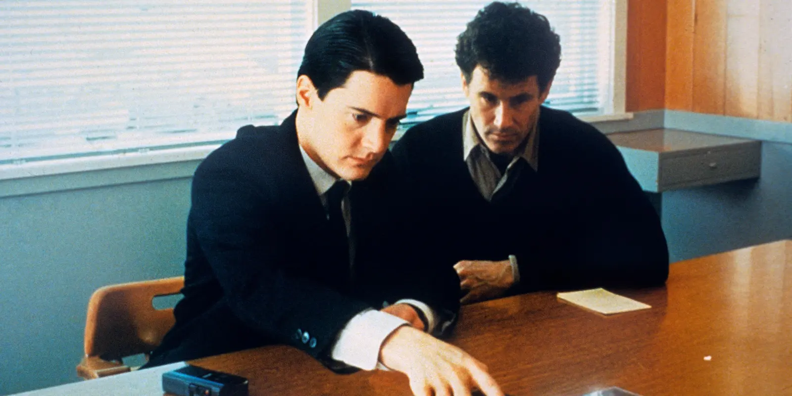 Twin Peaks revine pe primul loc în clasamentele Apple TV